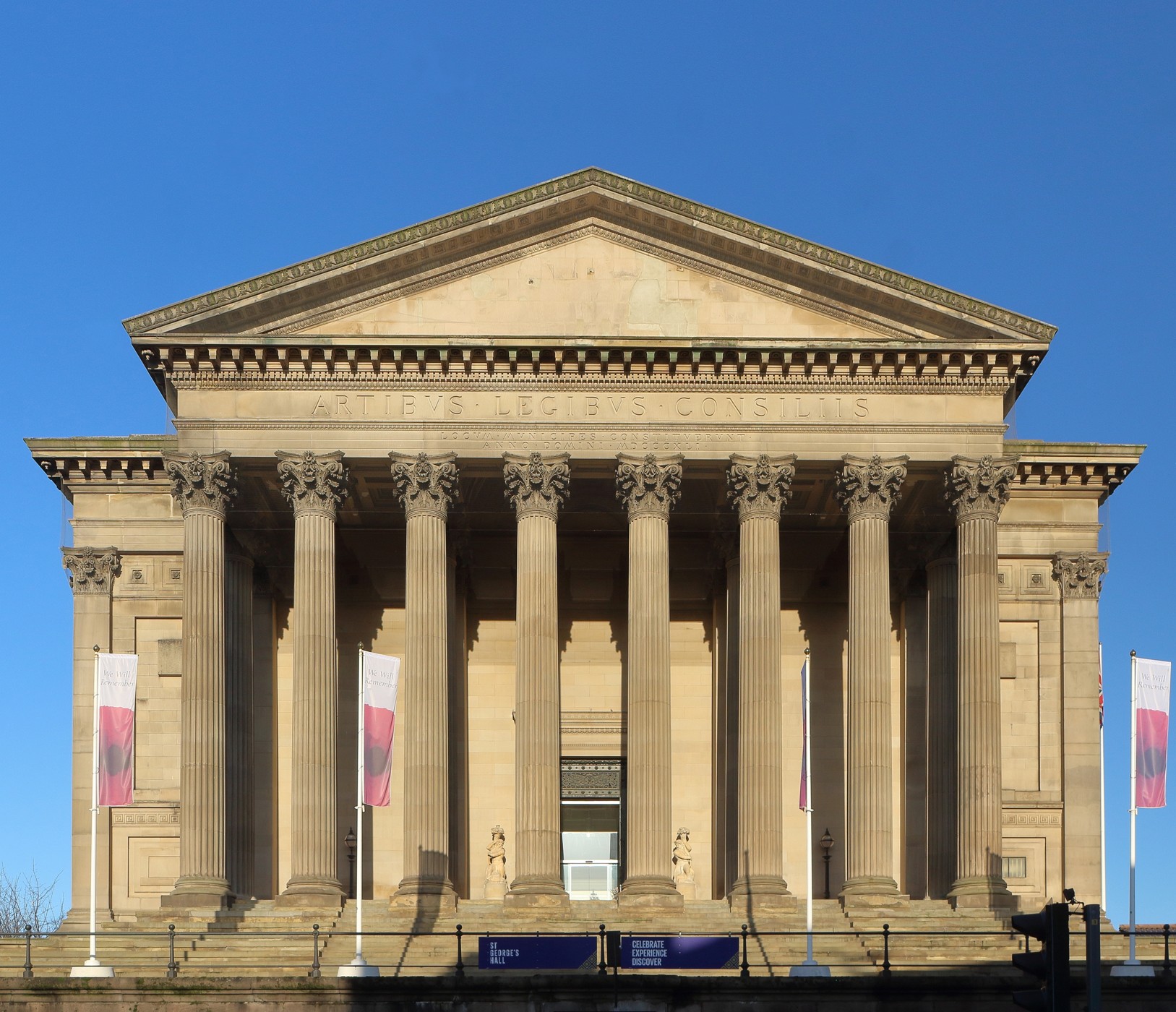 Southwest facade of St George's Hall, Liverpool 2019
